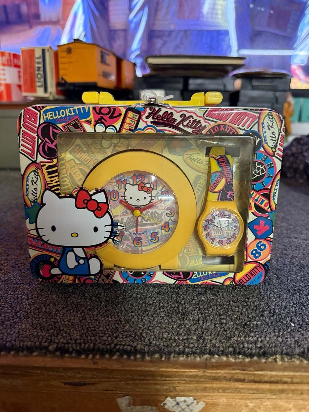 Hello Kitty Sanrio 2003 Vintage Tin Lunchbox Style Tabletop Alarm Clock and Wris